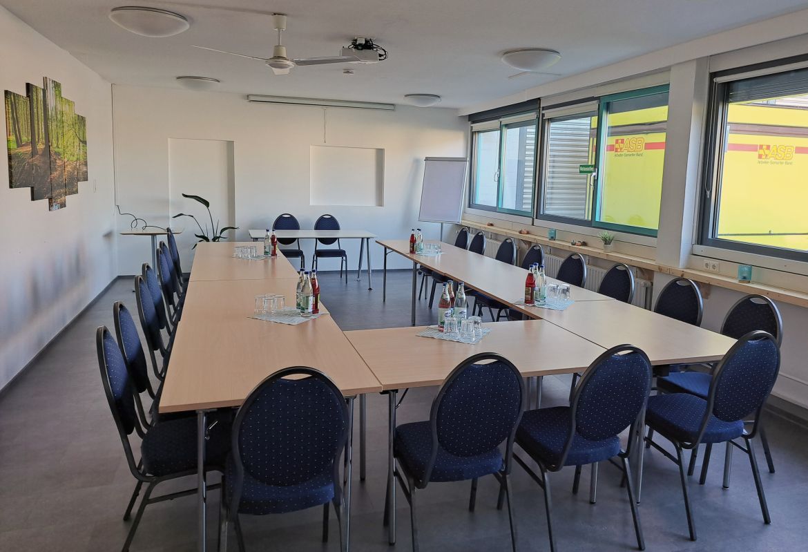 Seminarraum MGH aufgestuhlt.jpg